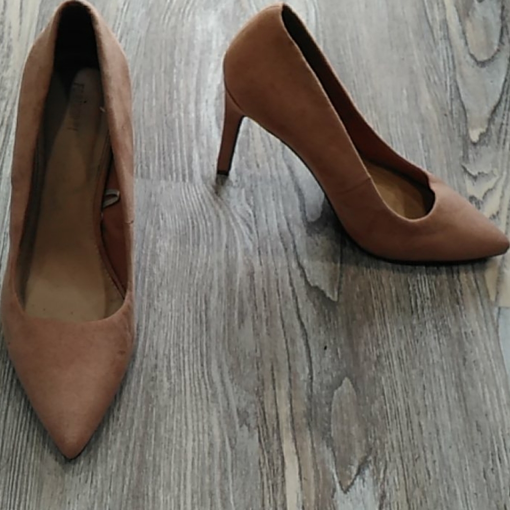 Heels - Picture 2 of 2